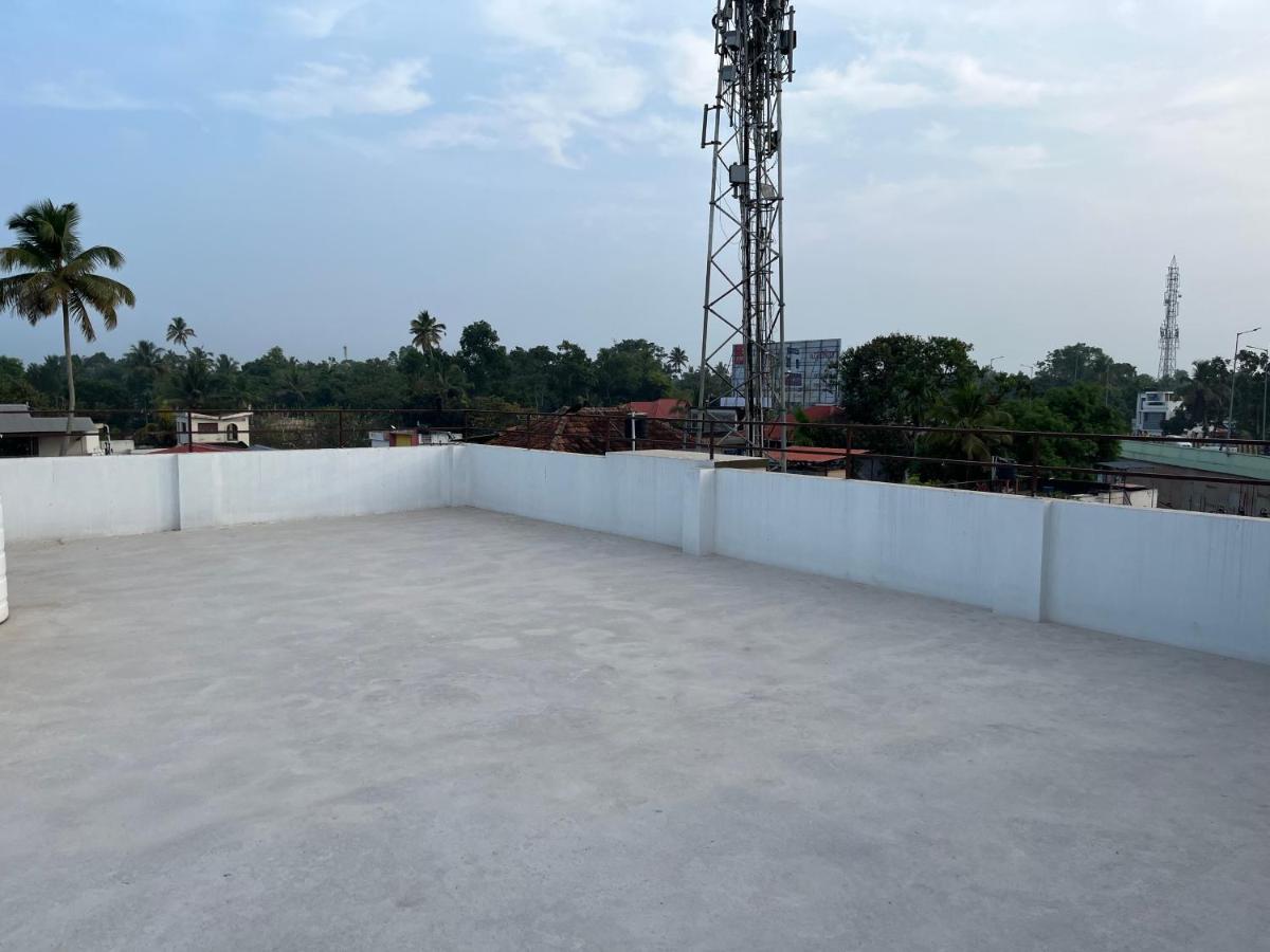 Solomon Apartments,Alappuzha Beach. Exterior photo