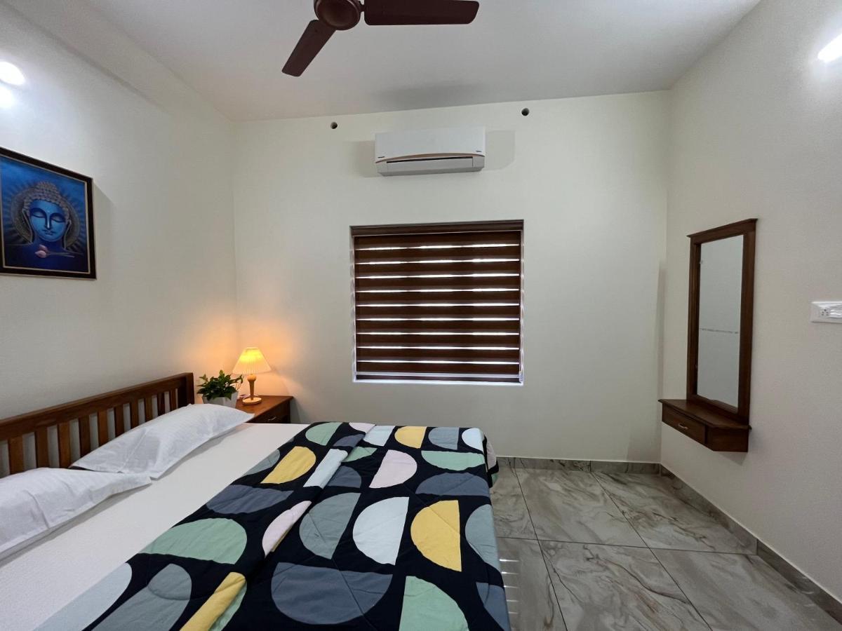 Solomon Apartments,Alappuzha Beach. Exterior photo