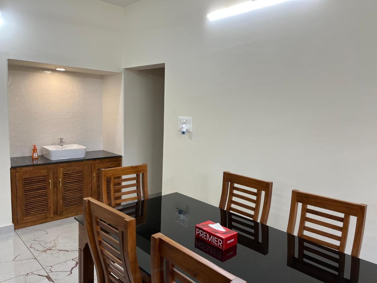 Solomon Apartments,Alappuzha Beach. Exterior photo