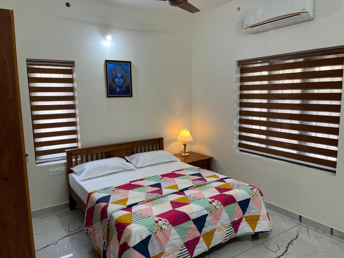 Solomon Apartments,Alappuzha Beach. Exterior photo