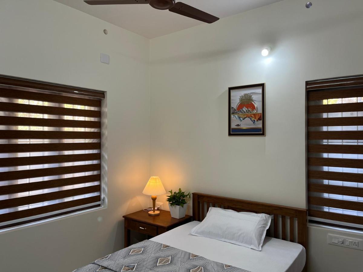 Solomon Apartments,Alappuzha Beach. Exterior photo