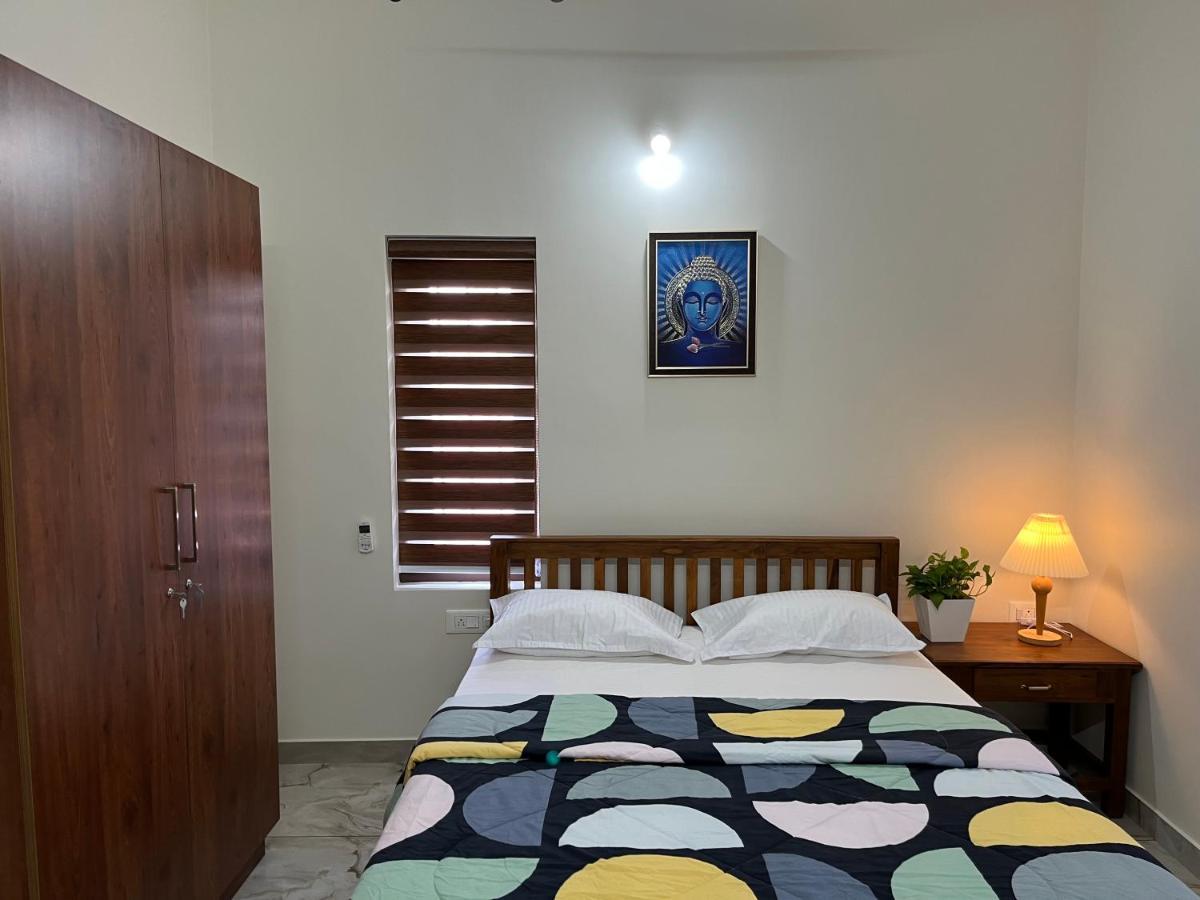 Solomon Apartments,Alappuzha Beach. Exterior photo