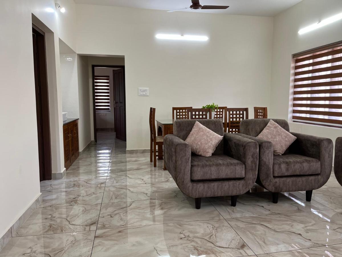 Solomon Apartments,Alappuzha Beach. Exterior photo