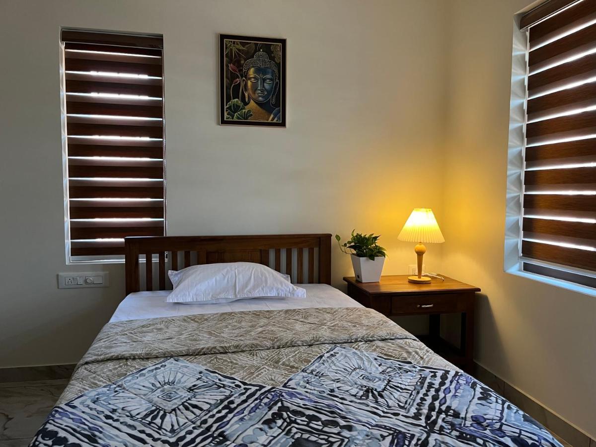 Solomon Apartments,Alappuzha Beach. Exterior photo