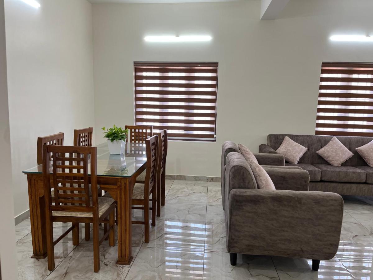 Solomon Apartments,Alappuzha Beach. Exterior photo