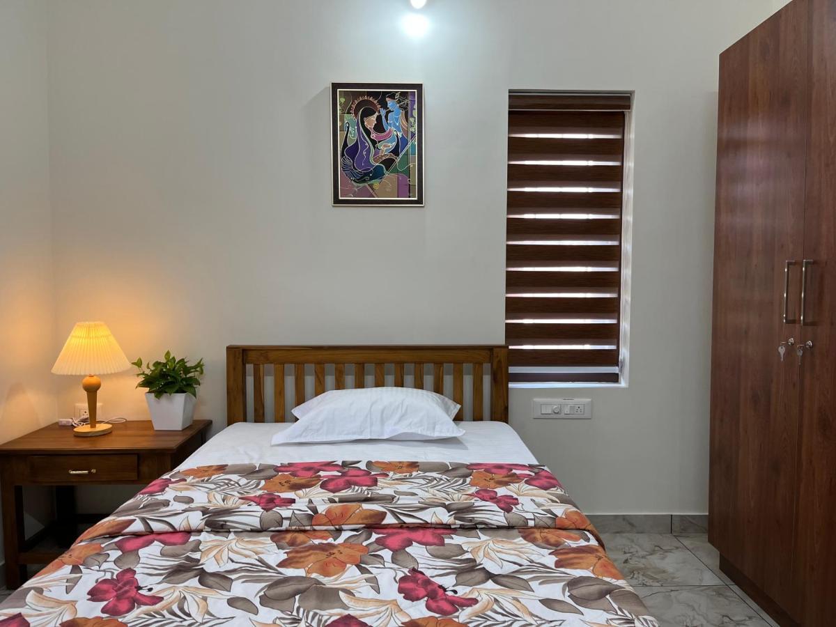 Solomon Apartments,Alappuzha Beach. Exterior photo