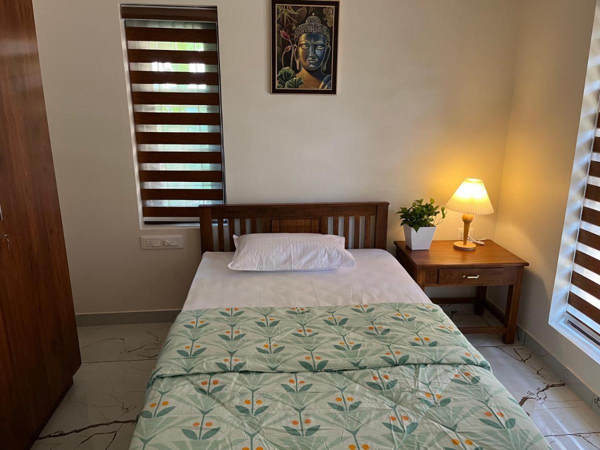 Solomon Apartments,Alappuzha Beach. Exterior photo
