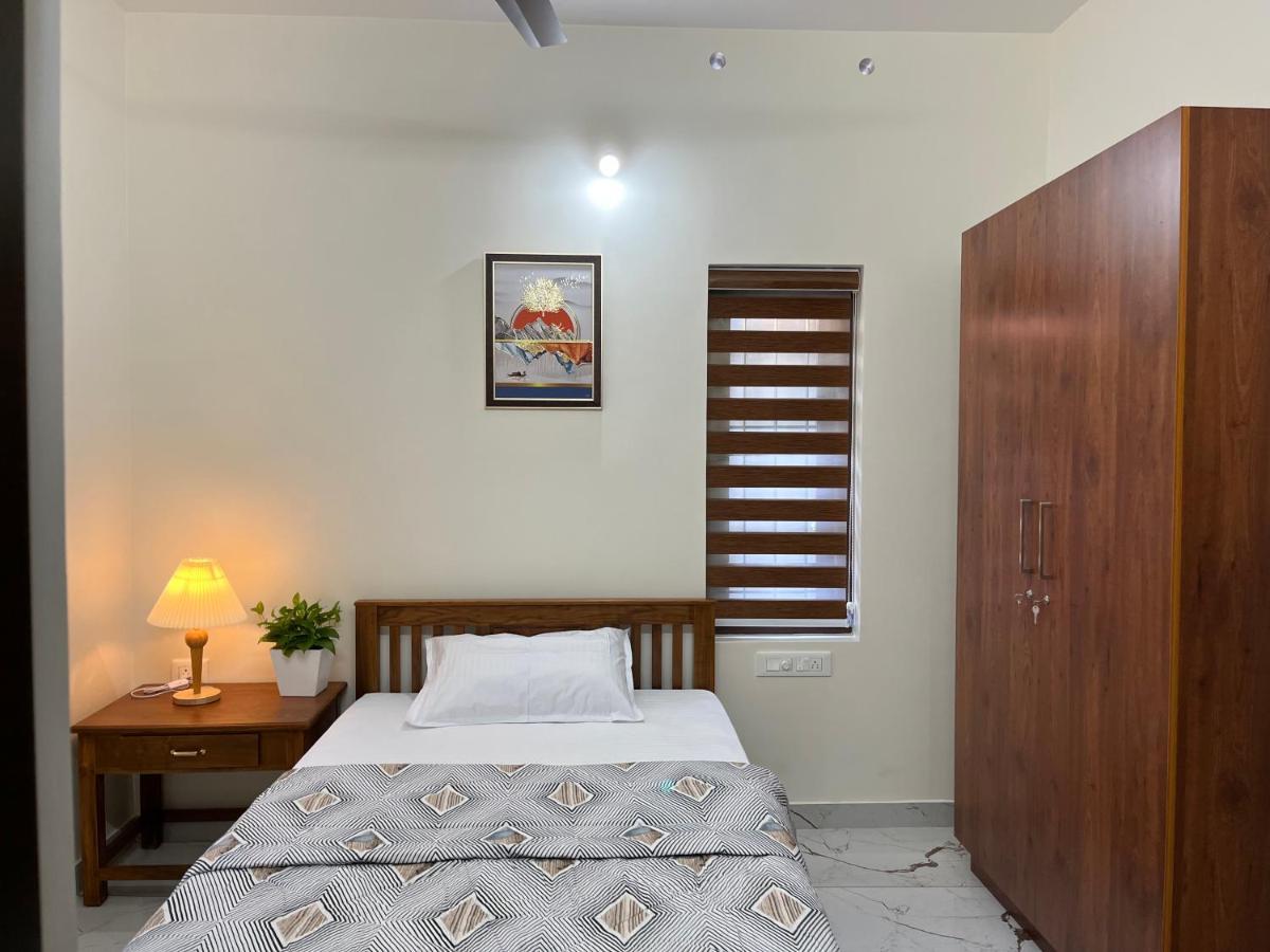 Solomon Apartments,Alappuzha Beach. Exterior photo