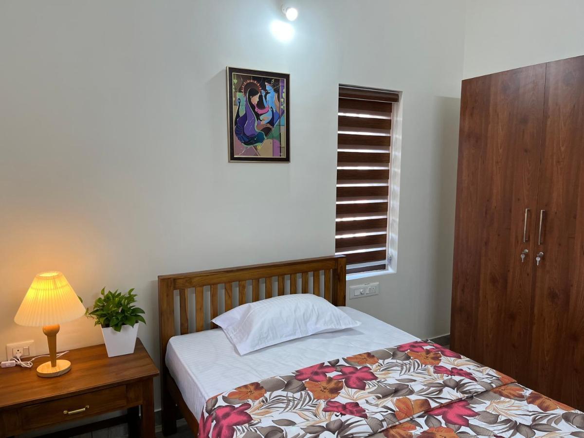 Solomon Apartments,Alappuzha Beach. Exterior photo