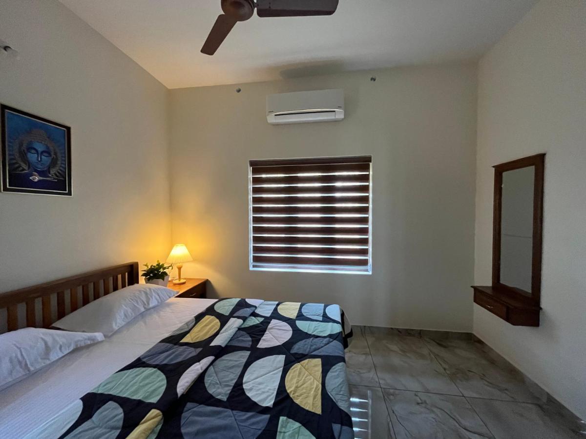Solomon Apartments,Alappuzha Beach. Exterior photo