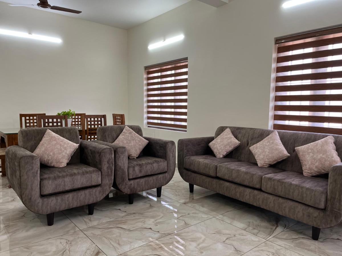 Solomon Apartments,Alappuzha Beach. Exterior photo