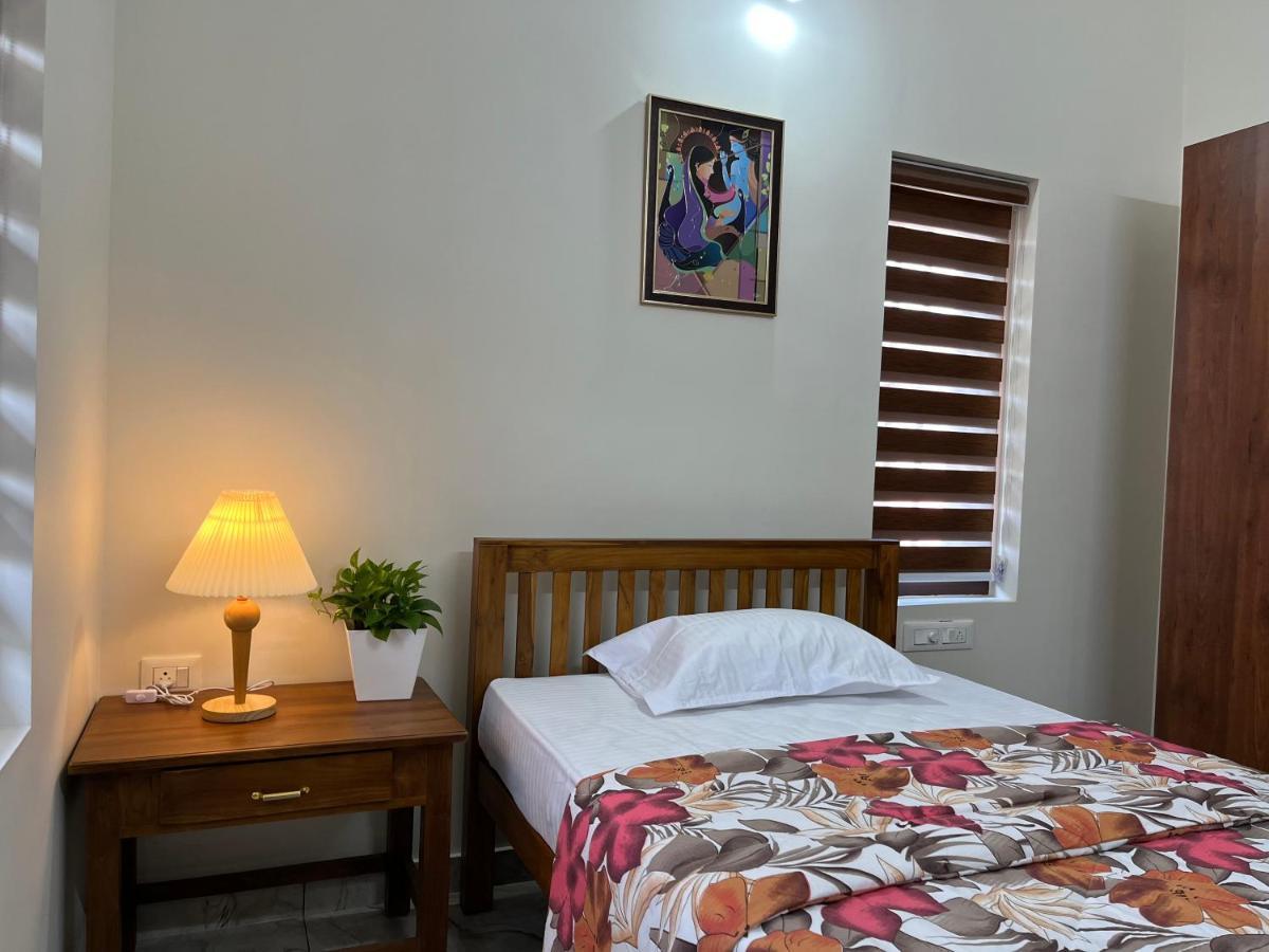 Solomon Apartments,Alappuzha Beach. Exterior photo