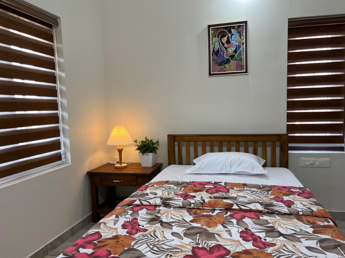 Solomon Apartments,Alappuzha Beach. Exterior photo