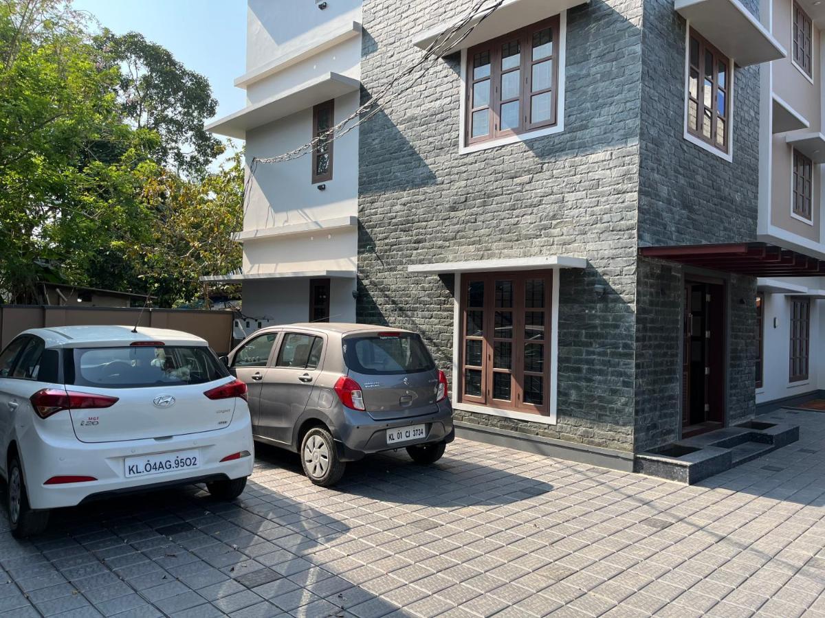 Solomon Apartments,Alappuzha Beach. Exterior photo